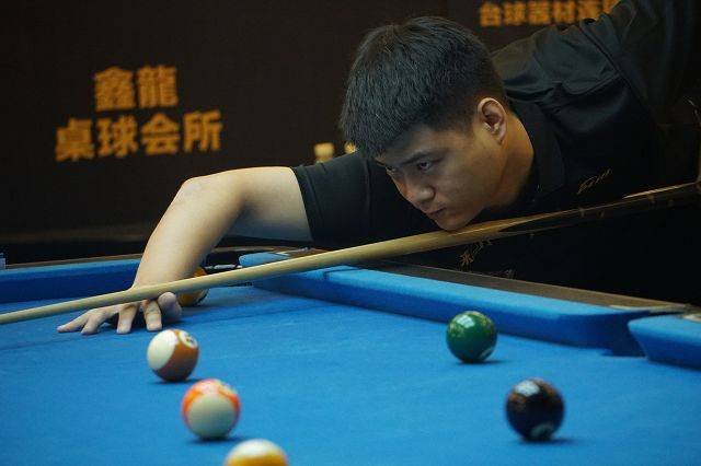 体育中超：10人青岛海牛0-3负武汉三镇